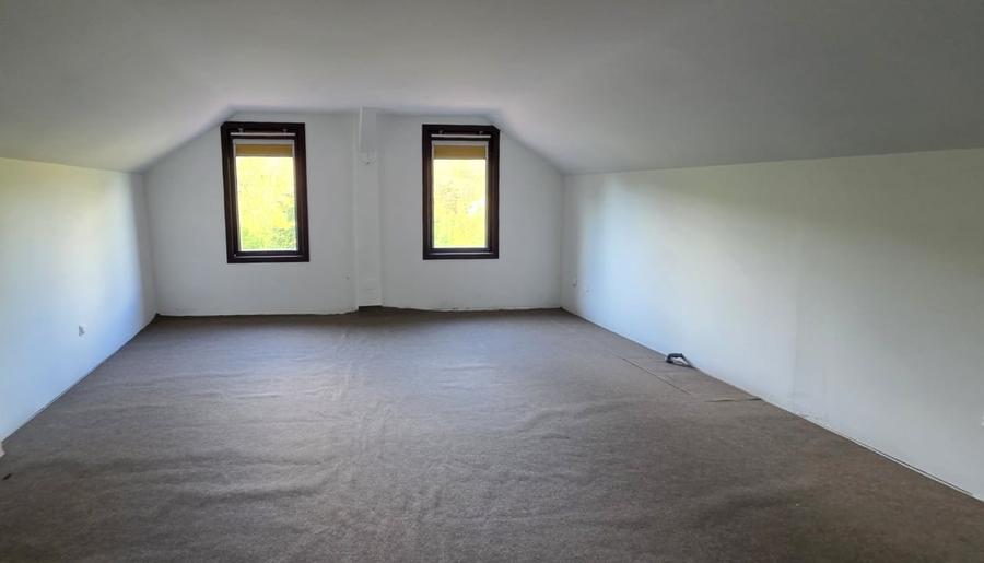 Casă individuală cu 5 camere cu Teren 3291 Mp în Comarnic