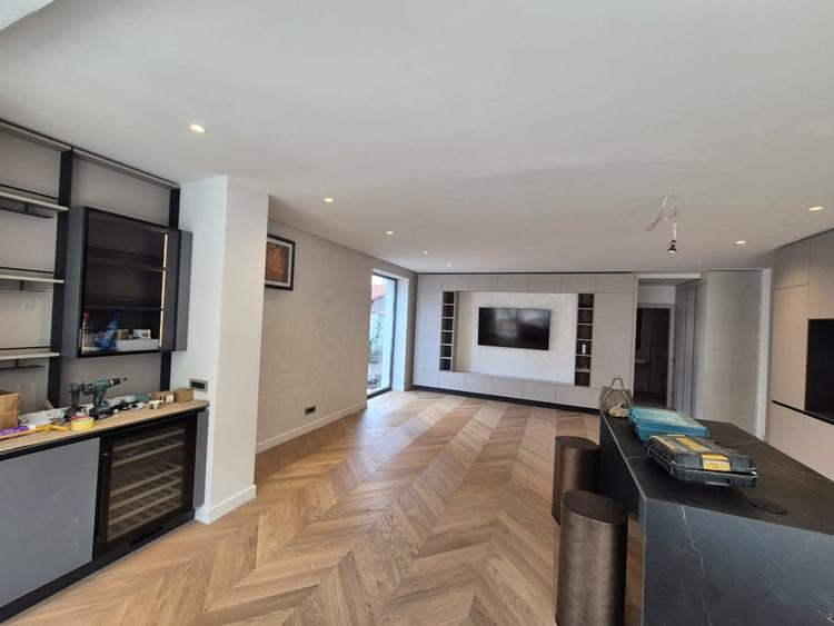 Apartament cu 4 camere decomandat, mobilat în Voluntari