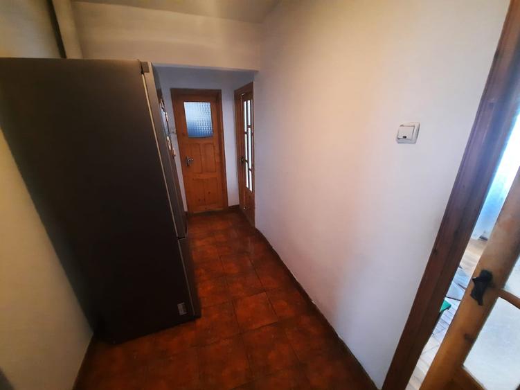 Apartament cu 4 camere decomandat, mobilat în Cug