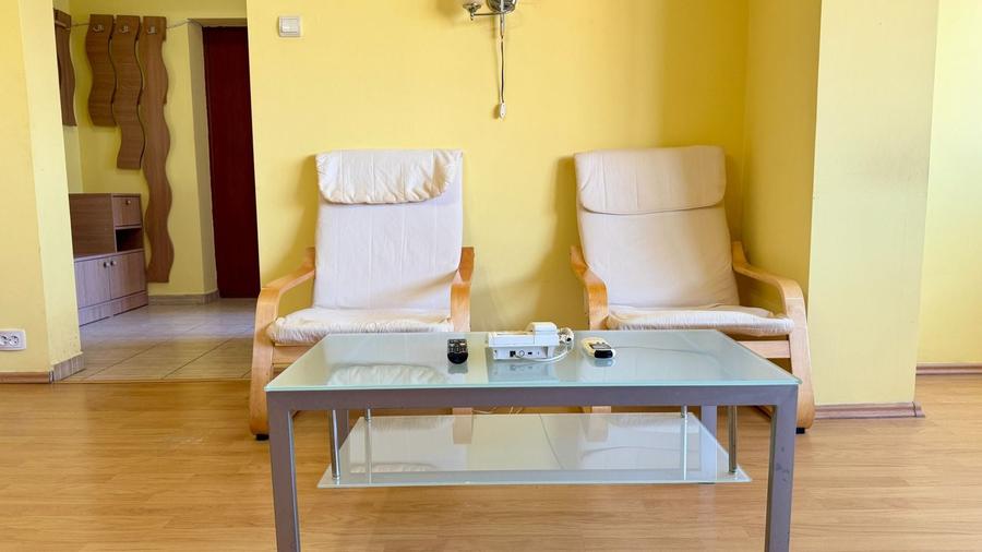 Apartament cu 3 camere semidecomandat în Gorjului