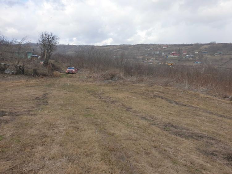 Teren de 3696 mp, în Bahnari
