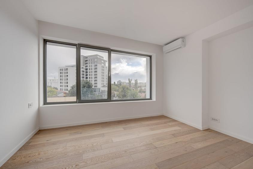 Penthouse cu 4 camere semidecomandat în Timpuri Noi