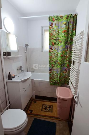 Apartament cu 3 camere semidecomandat, mobilat în Copou