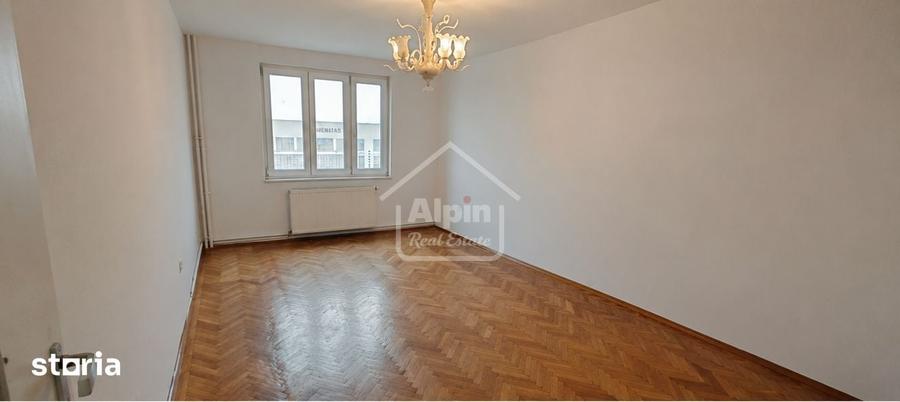 Apartament cu 3 camere în Astra