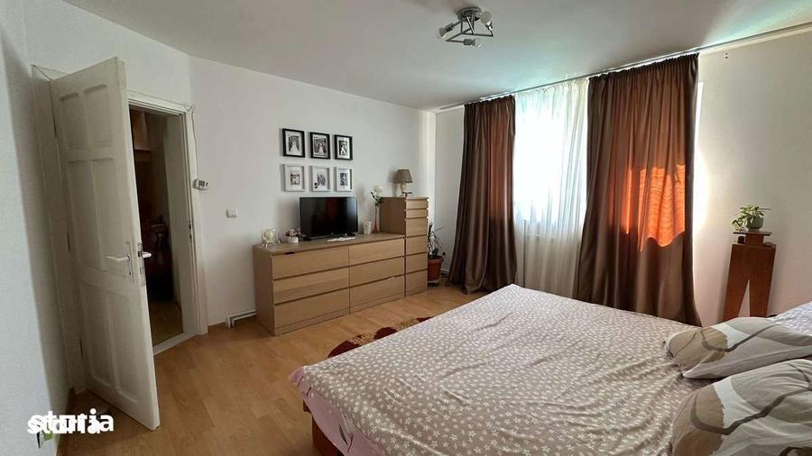 Casă cu 5 camere decomandat cu Teren 700 Mp în Central
