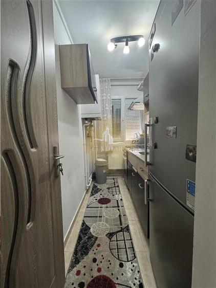 Apartament cu 3 camere semidecomandat în Dacia