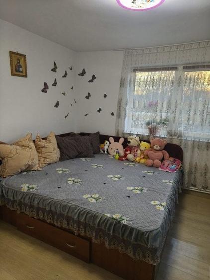 Casă cu 5 camere cu Teren 1000 Mp în Grămești