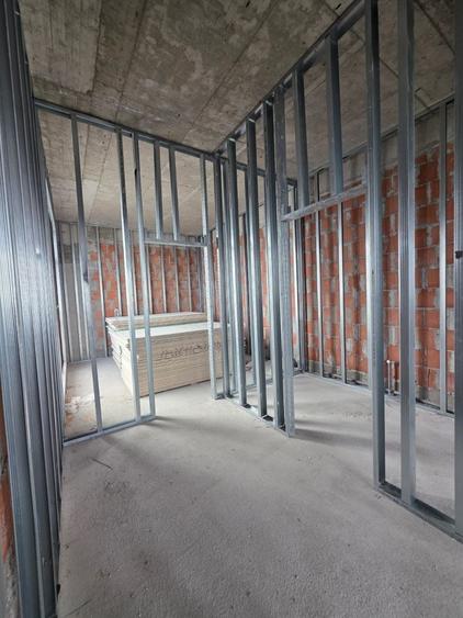 Penthouse cu 4 camere decomandat în Theodor Pallady