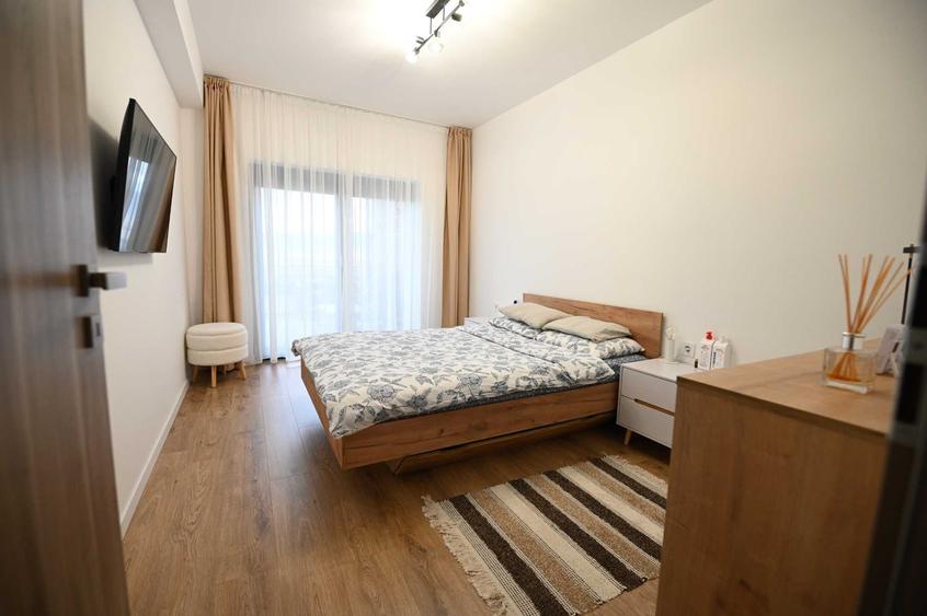 Apartament cu 4 camere decomandat în Cristian