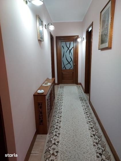 Casă cu 5 camere cu Teren 1800 Mp în Moara