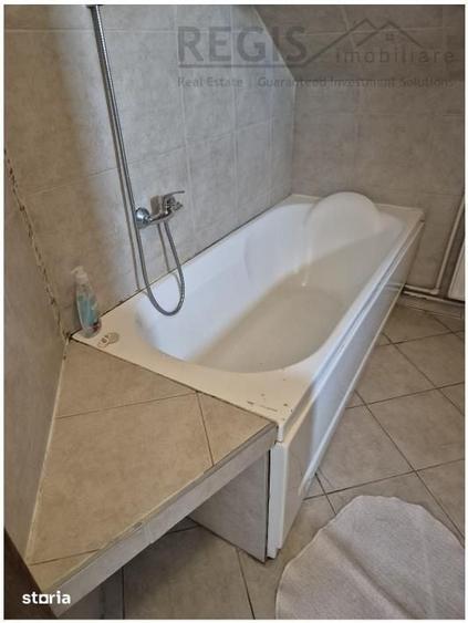 Casă cu 9 camere cu Teren 500 Mp în Central