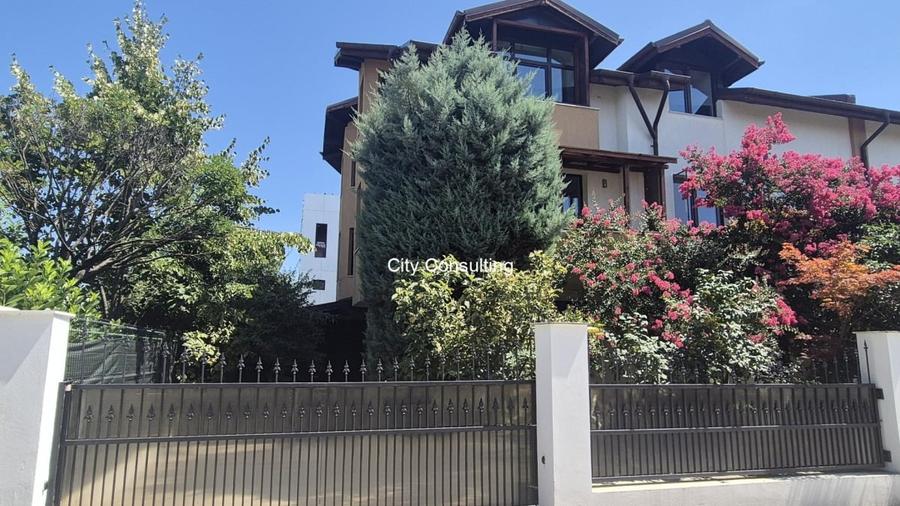 Casă cu 6 camere cu Teren 300 Mp în Pipera