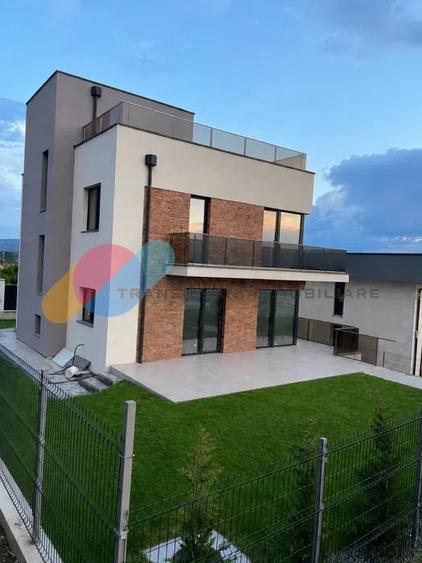 Casă individuală cu 5 camere cu Canalizare în Dezmir