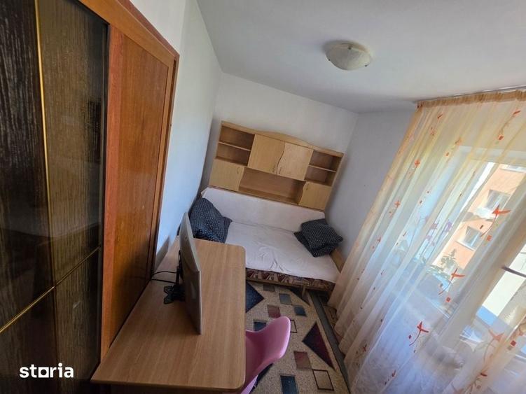 Apartament cu 3 camere în Petrișor
