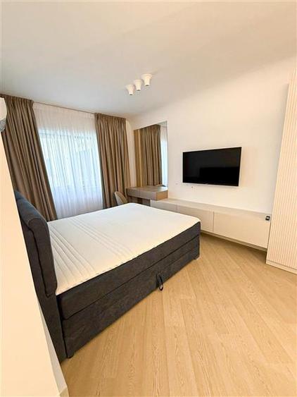 Apartament cu 3 camere semidecomandat, mobilat în Pipera