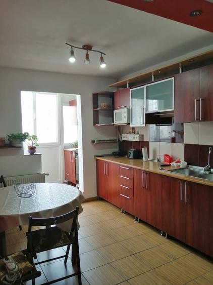 Apartament cu 3 camere decomandat în Berceni