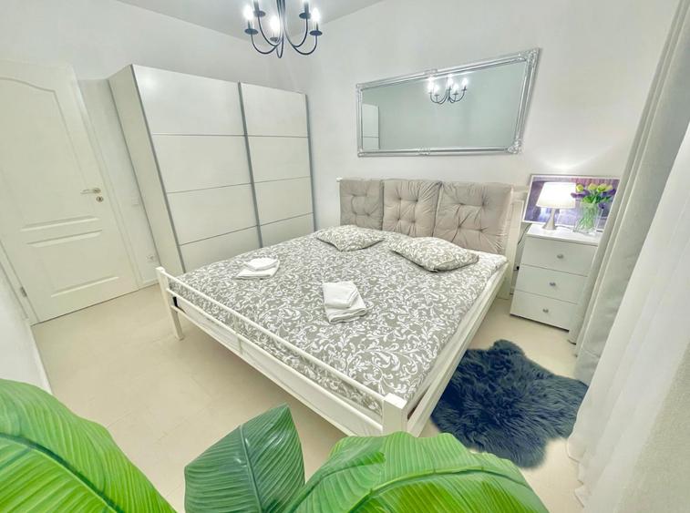 Apartament cu 3 camere decomandat, mobilat în Central