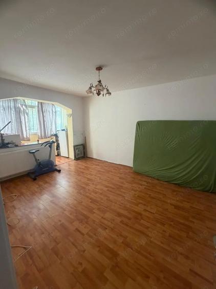 Apartament cu 2 camere decomandat în Km 4