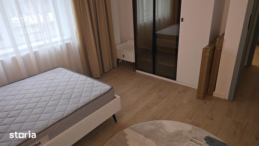 Apartament cu 4 camere decomandat în Micul Dallas