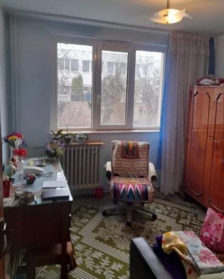 Apartament cu 3 camere decomandat, mobilat în Titan