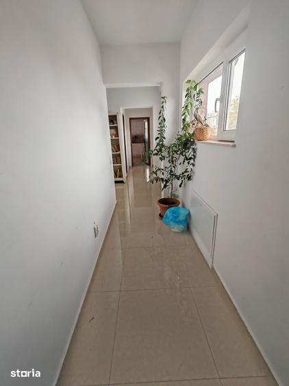 Casă cu 6 camere decomandat cu Teren 50 Mp în Titan