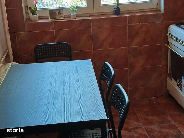 Apartament cu 3 camere semidecomandat în Victoriei