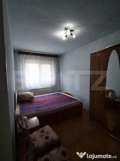 Apartament cu 3 camere decomandat, mobilat în Micro 4