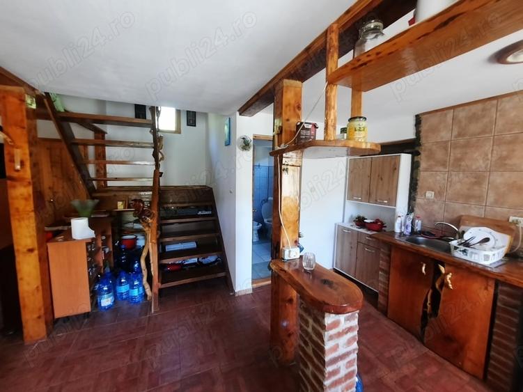 Casă cu 3 camere cu Teren 1600 Mp în Liubcova