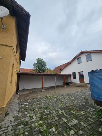 Casă individuală cu 7 camere cu Garaj în Central