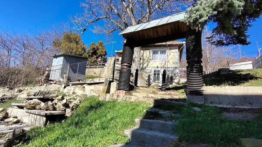 Casă individuală cu 2 camere cu Canalizare în Grigorescu