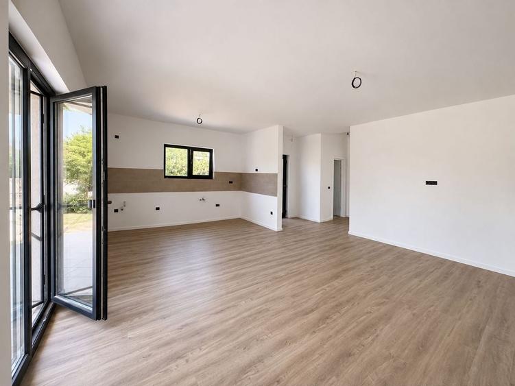 Duplex cu 3 camere cu Canalizare în Moșnița Nouă
