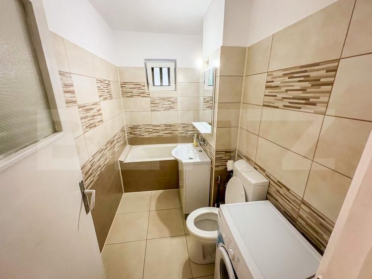 Apartament cu 4 camere semidecomandat, mobilat în Piața Centrală