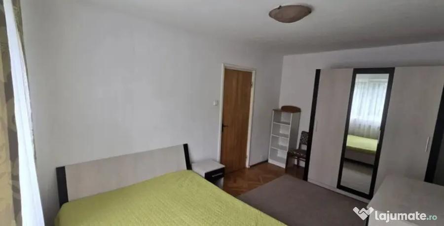 Apartament cu 2 camere semidecomandat în Centrul Civic