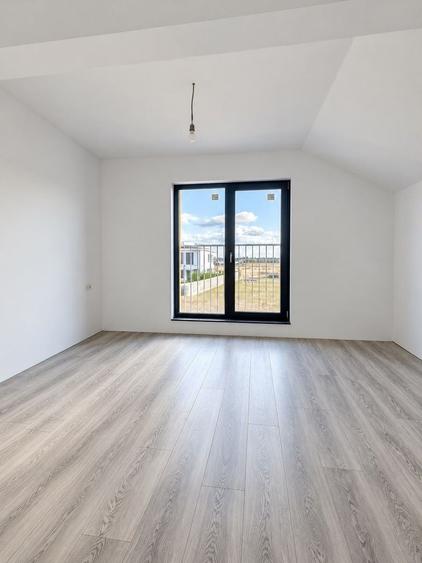 Duplex cu 4 camere cu Canalizare în Moșnița Nouă