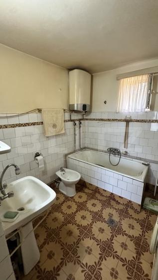 Casă individuală cu 4 camere cu Canalizare în Beriu