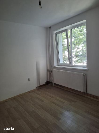 Apartament cu 3 camere semidecomandat în George Enescu