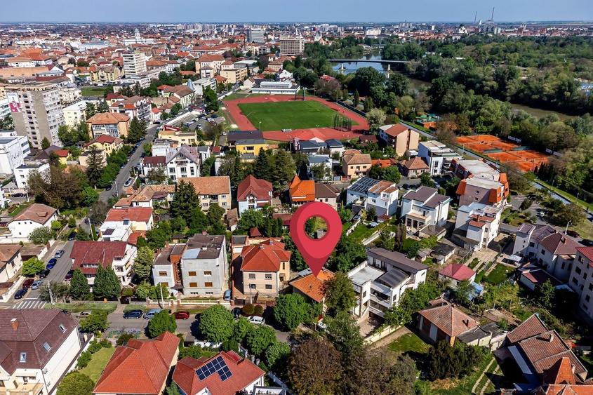 Casă individuală cu 4 camere cu Canalizare în Central