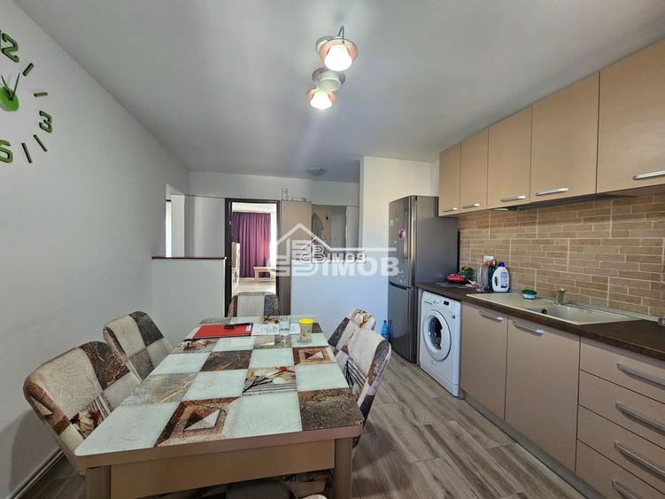 Apartament cu 3 camere decomandat, mobilat în Micro 11
