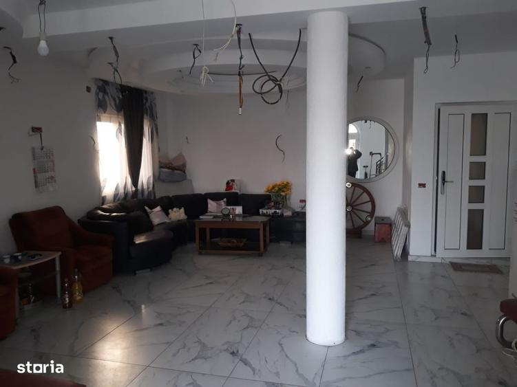 Casă cu 4 camere în Centura