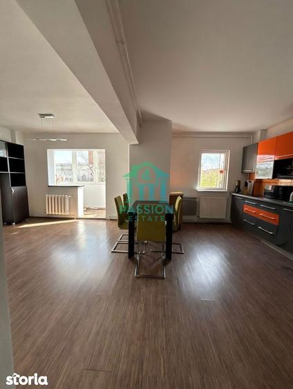 Apartament cu 3 camere decomandat în Astra