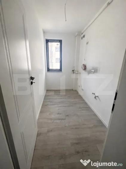 Apartament cu 3 camere semidecomandat în Centura