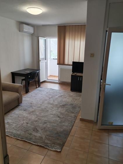 Garsonieră decomandată în Gorjului