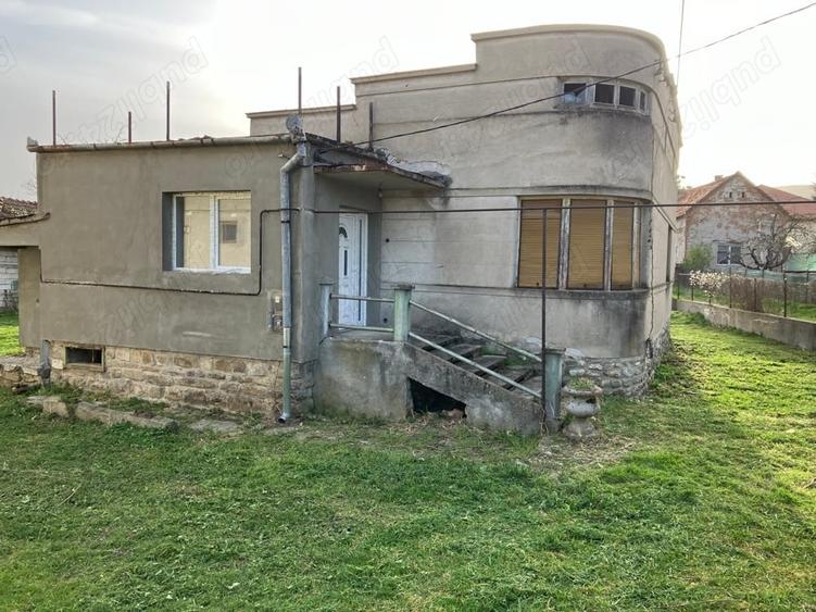 Casă cu 4 camere cu Teren 2054 Mp în Geoagiu