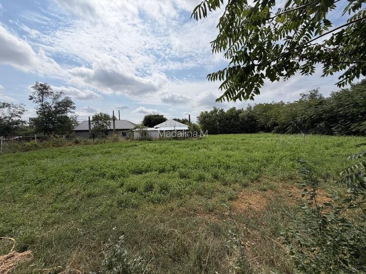 Casa din caramida + Teren de 2.074 mp!**