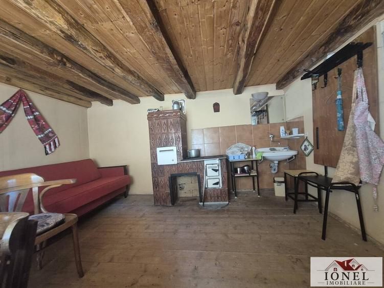 Casă cu 2 camere cu Teren 2651 Mp în Central