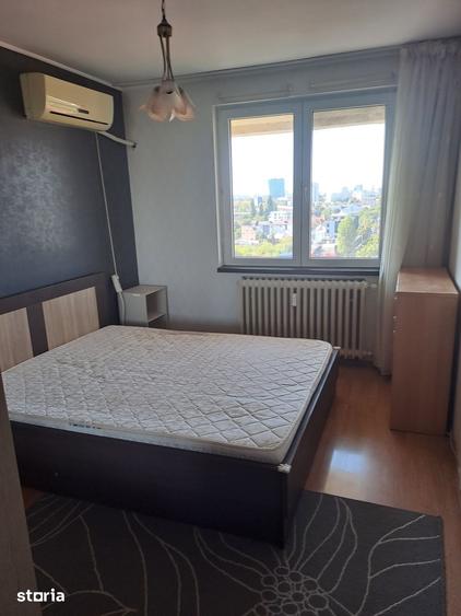 Apartament cu 3 camere semidecomandat în Tei