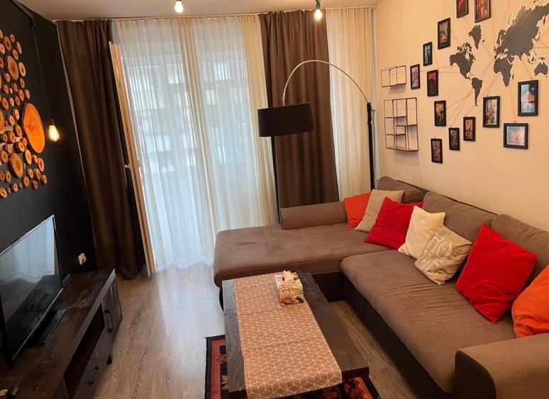 Apartament cu 3 camere decomandat în Drumul Taberei