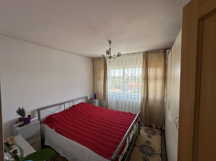 Apartament cu 3 camere decomandat în Sud