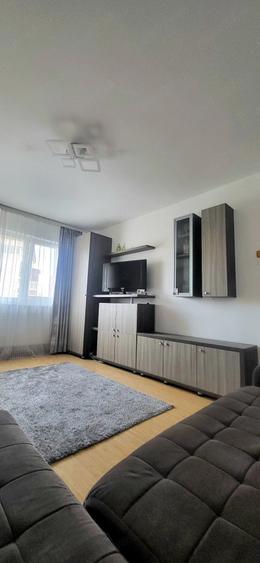 Apartament cu 3 camere semidecomandat în Nord