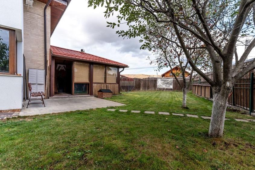 Duplex cu 5 camere cu Teren 512 Mp în Florești